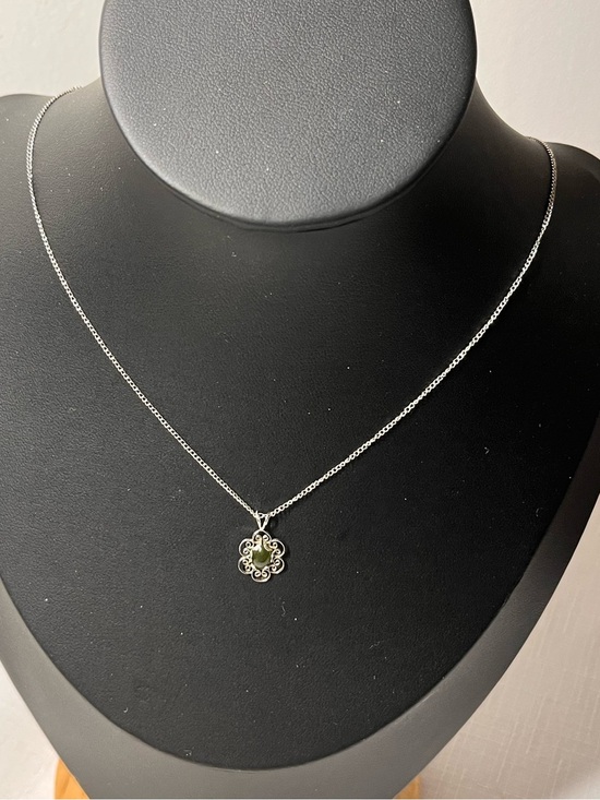 Binder Jewelry - Vintage Sterling Silver Floral Filigree Necklace 
Green Stone. Feminine
Stamped